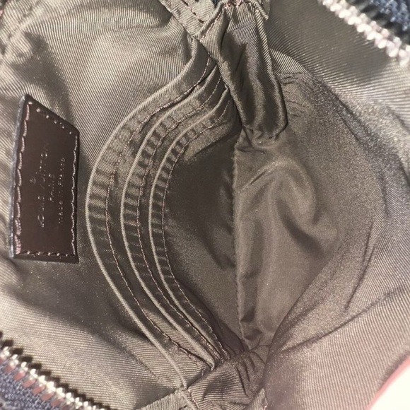 Louis Vuitton Black Unisex Crossbody Bag - Picture 5 of 8